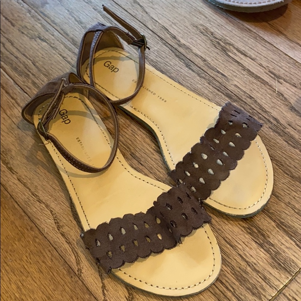 🎀GAP Suede sandals